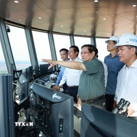Chiều 14/12, Thủ tướng Phạm Minh Chính đến kiểm tra tiến độ thi công các hạng mục Dự án cảng hàng không quốc tế Long Thành. (Ảnh: Dương Giang/TTXVN)
