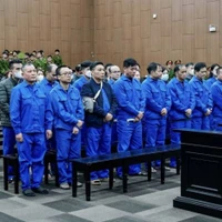 Các bị cáo tại phiên tòa sáng 15/12. (Nguồn: Báo Thanh tra)