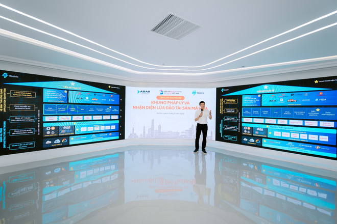 Tiến sĩ Đỗ Văn Thuật - Giám đốc Giải pháp và Kiến trúc Blockchain, Công ty 1Matrix, chia sẻ mạng dịch vụ đa chuỗi Blockchain cung cấp giải pháp toàn diện, chi phí thấp cho công và tư. (Ảnh: PV/Vietnam+) hpr1649.jpg