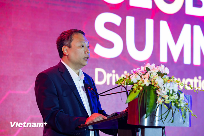 Herr Nguyen Huy Dung mener at vi går inn i «andre halvdel» av AI-æraen. (Foto: Minh Son/Vietnam+) vnp-rikkei-soft-7.jpg
