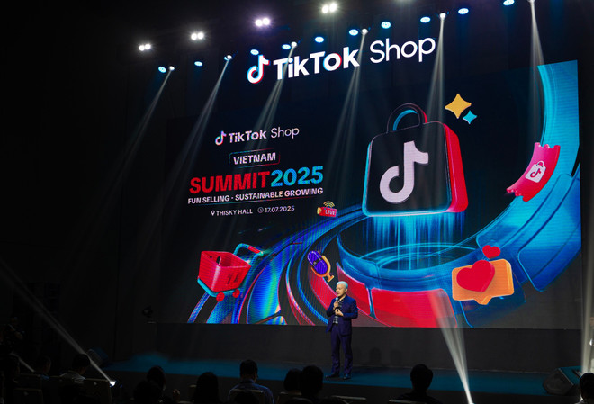លោក Nguyen Thanh Lam តំណាងក្រុមហ៊ុន TikTok វៀតណាមបានមានប្រសាសន៍ថា ការអភិវឌ្ឍន៍យ៉ាងឆាប់រហ័សនៃហាង TikTok នៅវៀតណាមមិនមែនកើតឡើងដោយចៃដន្យនោះទេ ប៉ុន្តែកើតចេញពីយុទ្ធសាស្ត្រច្បាស់លាស់៖ កំណើនត្រូវតែអមដោយការវិនិយោគឡើងវិញនៅក្នុងសហគមន៍។ (រូបភាព៖ TikTok) mr-nguyen-lam-thanh.jpg