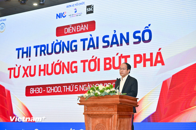 លោក Vu Quoc Huy នាយកមជ្ឈមណ្ឌលនវានុវត្តន៍ជាតិ ថ្លែងក្នុងពិធីនេះ។ (រូបថត៖ Minh Son/Vietnam+) vnp-hiep-hoi-blockchain-vietnam.jpg