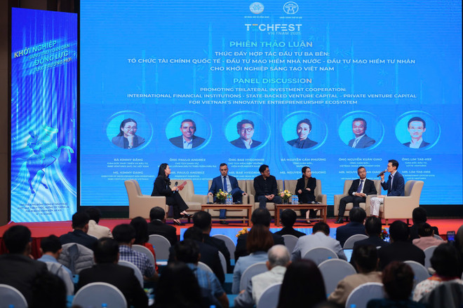 ការពិភាក្សាតុមូលមានរយៈពេលជាង ៤០ នាទី ស្តីពីការលើកកម្ពស់កិច្ចសហប្រតិបត្តិការវិនិយោគត្រីភាគី។ (រូបថត៖ ហ័ង ហ៊ីវ/VNA) z7322683079862-770a1eb104eeee34644a0f4db7180766.jpg