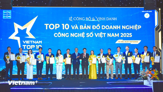 Bedrifter hedret på arrangementet. (Foto: PVVietnam+) vnp-vinasa-3.jpg