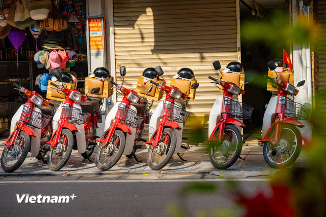 The red Honda DD is one of the motorbike models associated with the difficult period in Vietnam in the 1980s. At that time, motorbikes were not only a means of transport but also the most valuable asset. (Photo: Bao Ngoc/Vietnam+) vnp-xe-honda-co13.jpg