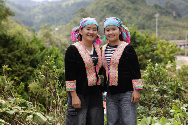 vu-thi-xia-and-vu-thi-chu-dan-toc-hmong-2.jpg