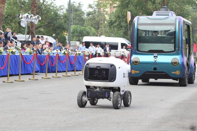 A rendezvényen egy szabadtéri technológiai kiállítás is lesz, amely vietnami technológiai vállalatok innovatív termékeit és megoldásait mutatja be a digitális transzformáció és a mesterséges intelligencia területén. (Fotó: PV/Vietnam+) z7159407803121-76f2e14283883cf11702d53f1d2a6b1a.jpg