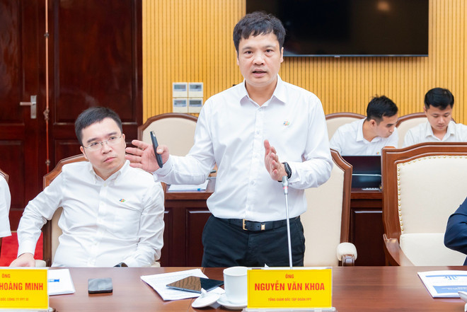 ທ່ານ ຫງວຽນວັນກ່າ, ຜູ້ອຳນວຍການໃຫຍ່ວິສາຫະກິດ FPT ໄດ້ເນັ້ນໜັກເຖິງຄຳໝັ້ນສັນຍາຂອງຕົນເພື່ອພ້ອມກັບແຂວງ ກວາງນິງ ໃນການປະຕິບັດມະຕິຍຸດທະສາດ 4 ປະການ. (ພາບ: FPT) anh-nguyen-van-khoa-tong-giam-doc-tap-doan-fpt-nhan-manh-cam-ket-dong-hanh-tinh-quang-ninh-trong-trien-khai-bo-tu-chien-luoc.jpg