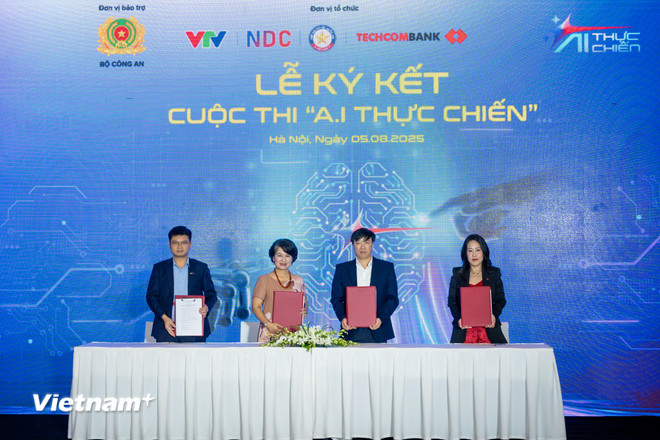 Theo ban tổ chức, với tổng giá trị giải thưởng lên tới hàng tỷ đồng, cuộc thi không chỉ mang tới phần thưởng tài chính hấp dẫn mà còn mở ra nhiều cơ hội phát triển sự nghiệp. (Ảnh: Minh Sơn/Vietnam+) vnp-ai-thuc-chien-6.jpg