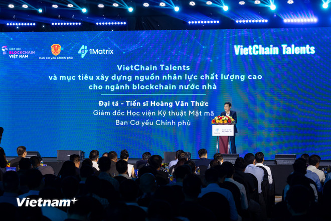Tiến sĩ Hoàng Văn Thức - Giám đốc Học viện Kỹ thuật Mật mã, Ban Cơ yếu Chính phủ phát biểu tại sự kiện. (Ảnh: Minh Sơn/Vietnam+) vnp-hiep-hoi-blockchain-12.jpg