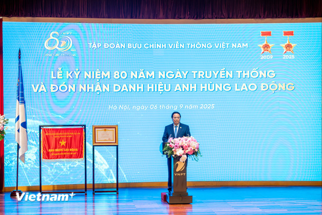 ファム・ミン・チン首相は式典で演説を行った。(写真:ミン・ソン/ベトナム+) vnp-vnpt-6.jpg