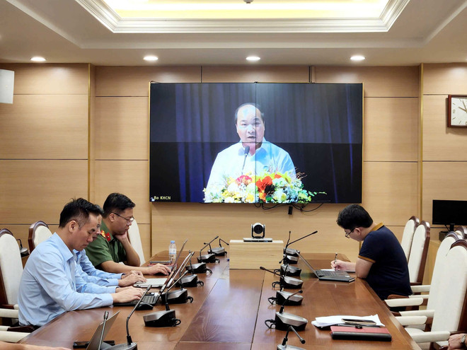 Bai Chay Mahallesi Halk Komitesi liderleri programda konuşma yaptı. (Fotoğraf: Quang Ninh ili Bilim ve Teknoloji Departmanı) anh-3-cds-qg.jpg
