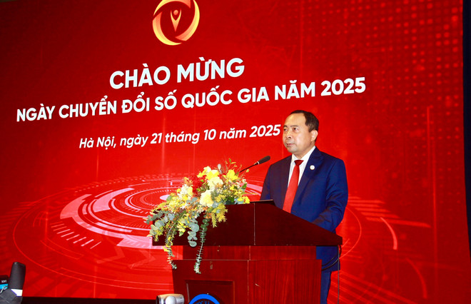 Ministrul adjunct permanent al Științei și Tehnologiei, Vu Hai Quan, vorbește la programul de salut al Zilei Naționale a Transformării Digitale 2025. (Foto: PV/Vietnam+) chuyen-doi-so-quoc-gia-1.jpg