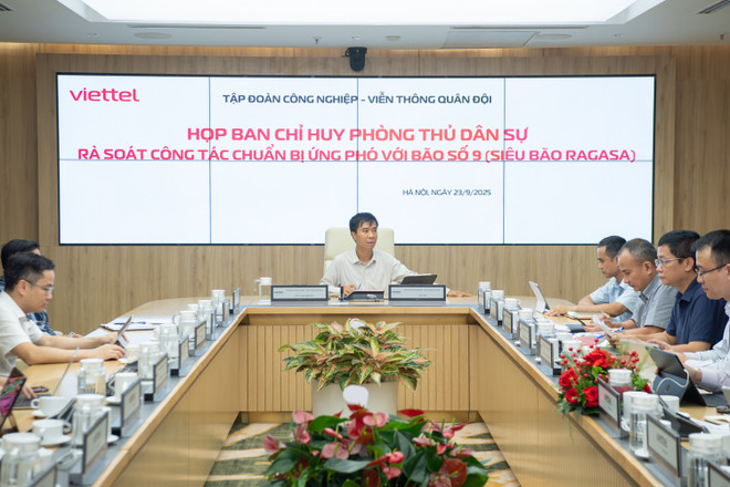 (Foto: Viettel) 20250923-ptgd-dat-chi-dao-chong-bao-so-9-ragasa-7.jpg