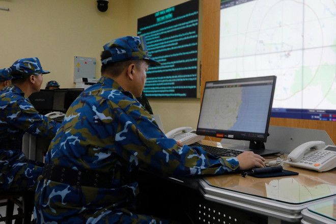 VQ2は、防空および空軍作戦の指揮統制のための自動化プラットフォームであり、部隊レベルから国家レベルまであらゆるレベルの指揮センターで使用されている。(写真:Viettel) he-thong-vq2-duoc-ung-dung-tham-gia-dien-tap-kip-chien-dau-so-chi-huy-trung-doan-ten-lua-phong-khong-1.jpg
