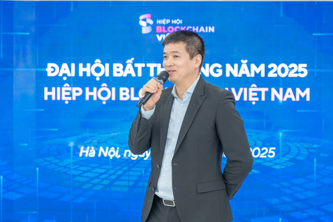 Ông Phan Đức Trung, Chủ tịch VBA nhấn mạnh VBA sẽ luôn là cầu nối giữa Cơ quan Quản lý Nhà nước - Doanh nghiệp - Cộng đồng, góp phần thúc đẩy và bảo vệ chủ quyền công nghệ quốc gia. (Ảnh: VBA) nvn00273-copy.jpg