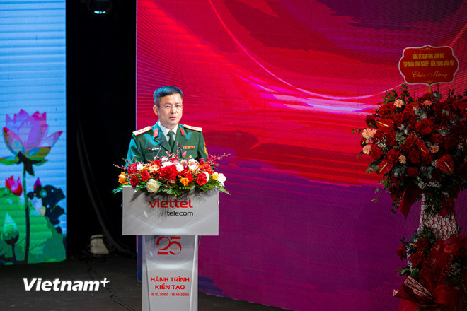 Herr Hoang Trung Thanh - Generaldirektör för Viettel Telecom talade vid ceremonin. (Foto: Minh Son/Vietnam+) vnp-viettel-telecom.jpg