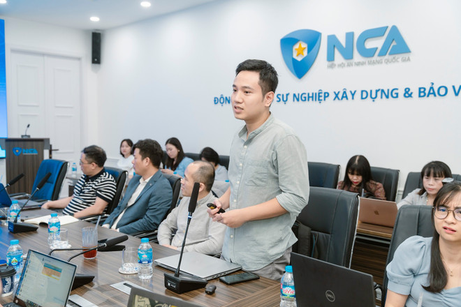 លោក Do Van Thinh - នាយកមជ្ឈមណ្ឌលត្រួតពិនិត្យសន្តិសុខតាមអ៊ីនធឺណិត CMC Cyber Security ។ (រូបថត៖ PV/Vietnam+) 4.jpg