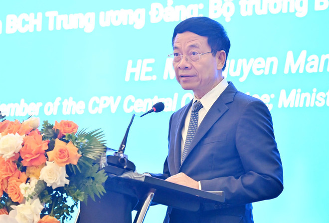 سائنس اور ٹیکنالوجی کے وزیر Nguyen Manh Hung نے تقریب سے خطاب کیا۔ (تصویر: PV/Vietnam+) z6956102748093-eaa5228c68453858785b8566eb523203.jpg