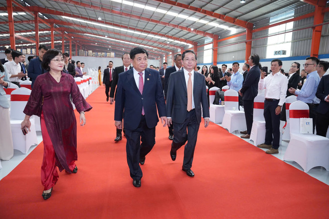 Phó Thủ tướng Chính phủ Nguyễn Chí Dũng đến tham dự sự kiện. (Ảnh: PV/Vietnam+) 2.jpg