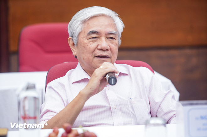 Tiến sĩ Nguyễn Quân, nguyên Bộ trưởng Bộ Khoa học và Công nghệ nhấn mạnh, trong giai đoạn hiện nay, công nghệ vũ trụ có vai trò đặc biệt quan trọng đối với nền kinh tế Việt Nam và toàn cầu. (Ảnh: PV/Vietnam+) vnp-toa-dam-khoa-hoc-cong-nghe-vu-tru-2.jpg