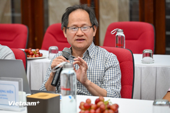 Tiến sĩ Nguyễn Trọng Hiền - Chuyên gia của Cơ quan Hàng không Vũ trụ Hoa Kỳ (NASA). (Ảnh: Minh Sơn/Vietnam+) vnp-toa-dam-khoa-hoc-cong-nghe-vu-tru-6.jpg