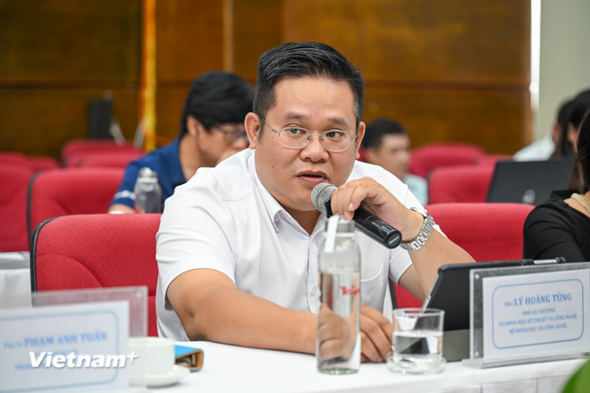Ông Lý Hoàng Tùng, Phó Vụ trưởng Vụ Khoa học kỹ thuật và Công nghệ, Bộ Khoa học và Công nghệ. (Ảnh: Minh Sơn/Vietnam+) vnp-toa-dam-khoa-hoc-cong-nghe-vu-tru-11.jpg