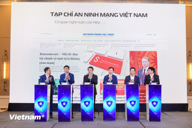 Hiệp hội An ninh mạng quốc gia cũng chính thức ra mắt Tạp chí An ninh mạng Việt Nam. (Ảnh: PV/Vietnam+) vnp-hiep-hoi-an-ninh-mang-quoc-gia-6.jpg
