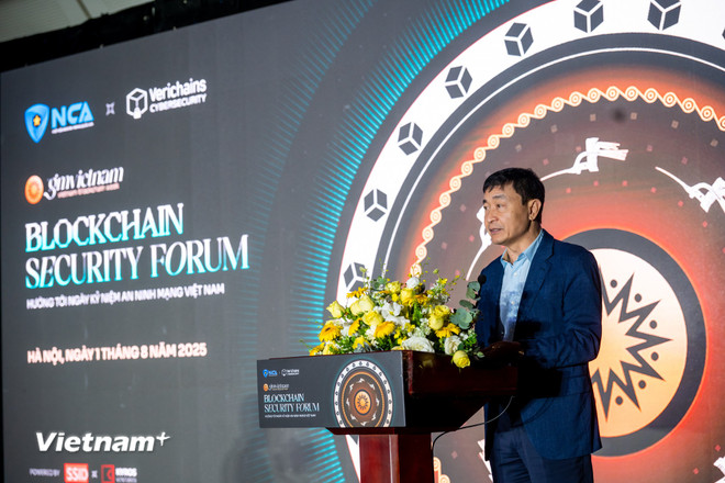 Trung tướng Nguyễn Minh Chính - Phó Chủ tịch thường trực Hiệp hội An ninh mạng quốc gia phát biểu tại Diễn đàn. (Ảnh: Minh Sơn/Vietnam+) vnp-blockchain-week-2025-3.jpg