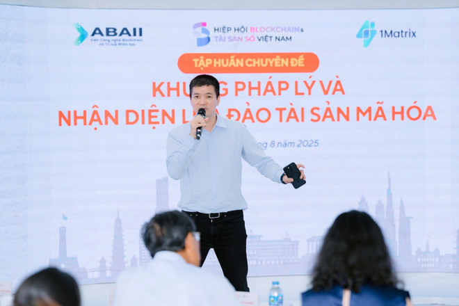 Ông Phan Đức Trung - Chủ tịch VBA, Chủ tịch Công ty 1Matrix nhấn mạnh vai trò then chốt của báo chí trong việc định hướng dư luận, hỗ trợ nhà đầu tư và góp phần xây dựng hệ sinh thái tài sản số lành mạnh tại Việt Nam. (Ảnh: PV/Vietnam+) ong-phan-duc-trung-chu-tich-vba.jpg