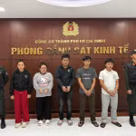 Các đối tượng bị bắt giữ tại Cơ quan Công an Thành phố Hồ Chí Minh. (Ảnh: CA Thành phố Hồ Chí Minh cung cấp)