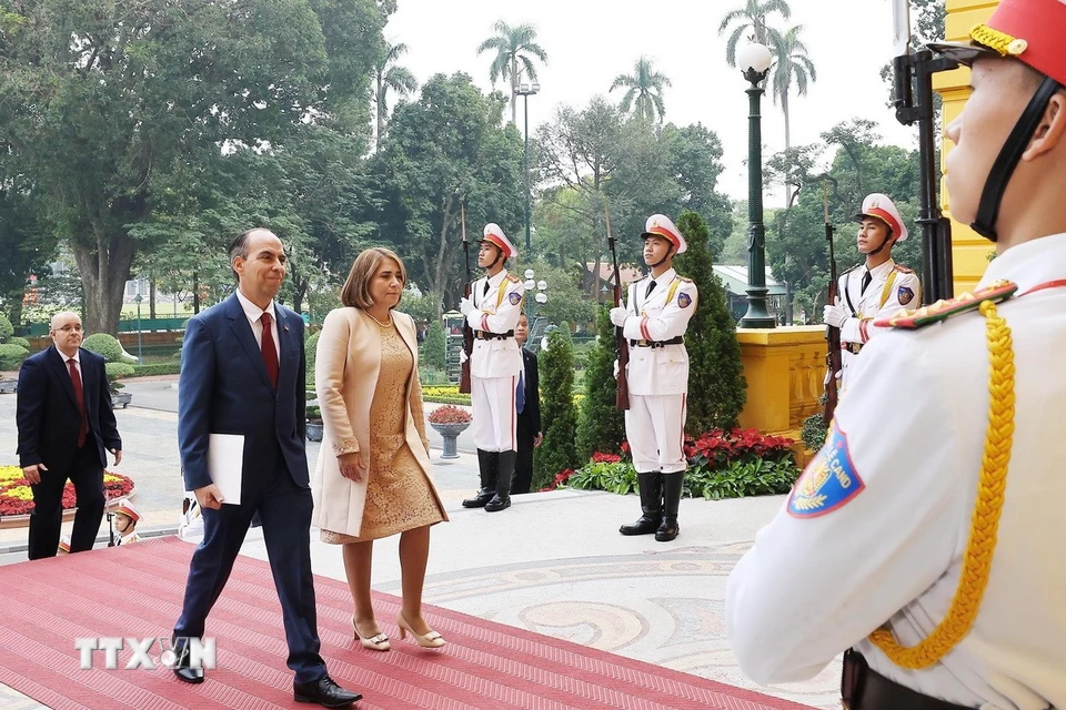 Đại sứ đặc mệnh toàn quyền Cộng hòa Cuba tại Việt Nam Rogelio Polanco Fuentes đến trình Quốc thư. (Ảnh: Lâm Khánh/TTXVN)