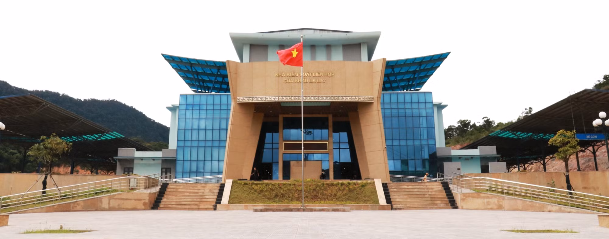 cua-khau-quoc-te-la-lay.png