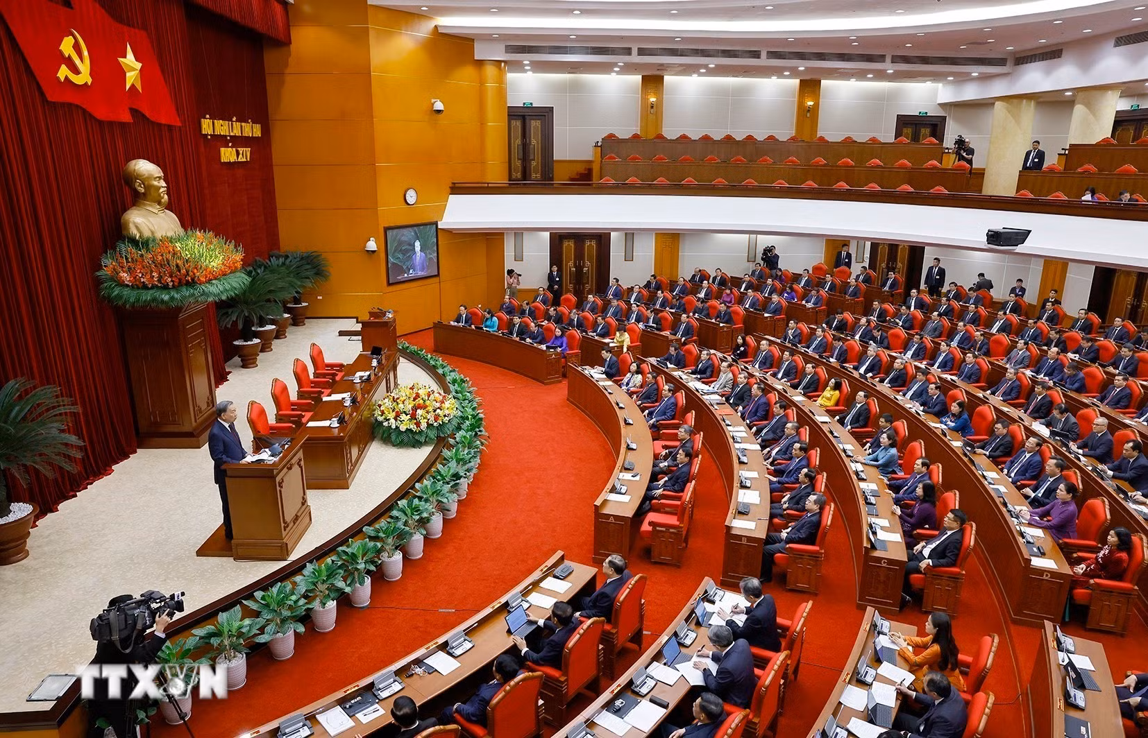 ttxvn-be-mac-hoi-nghi-lan-thu-hai-ban-chap-hanh-trung-uong-dang-khoa-xiv-8662150-1.jpg
