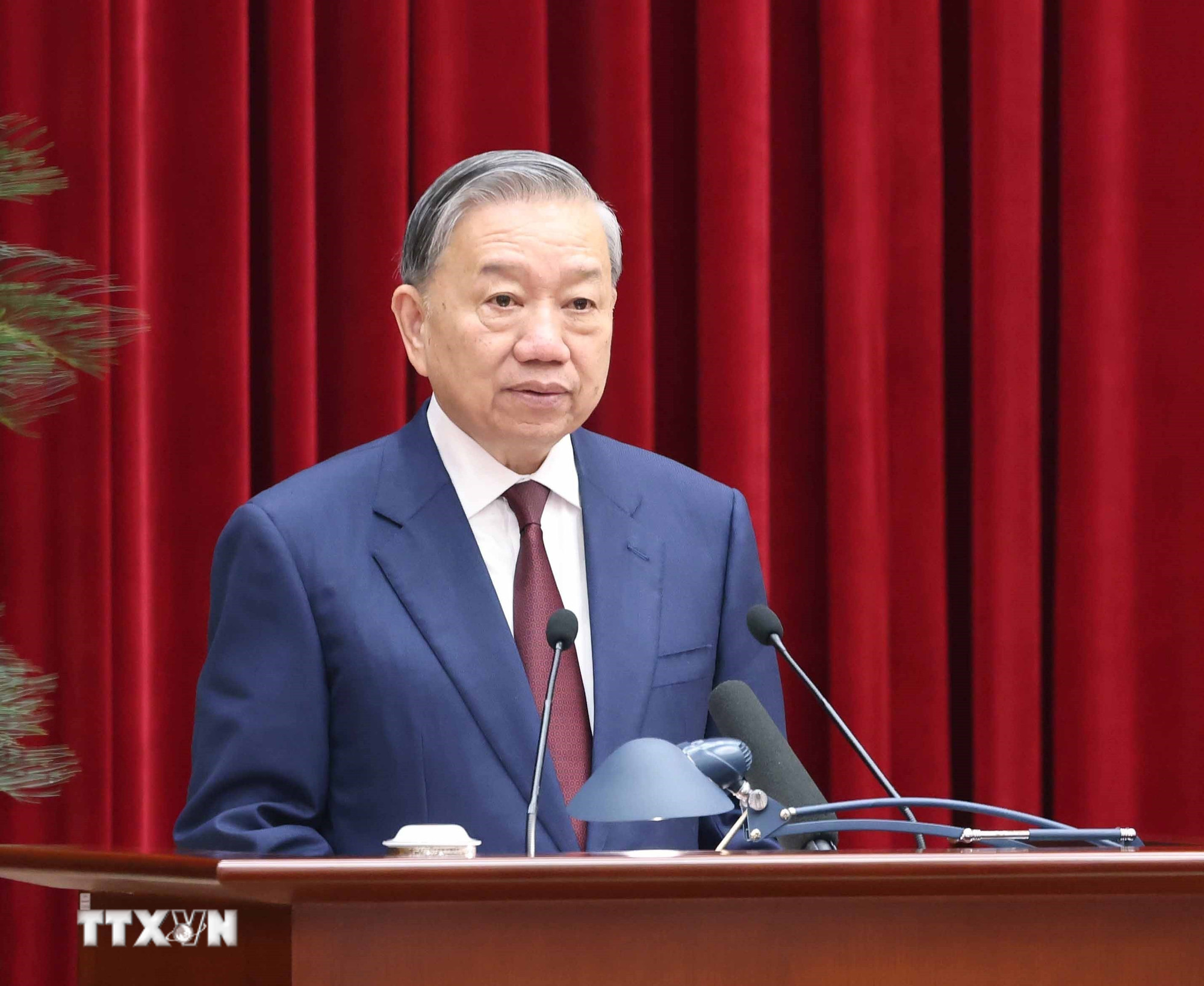 ttxvn-be-mac-hoi-nghi-lan-thu-hai-ban-chap-hanh-trung-uong-dang-khoa-xiv-8662123-1.jpg