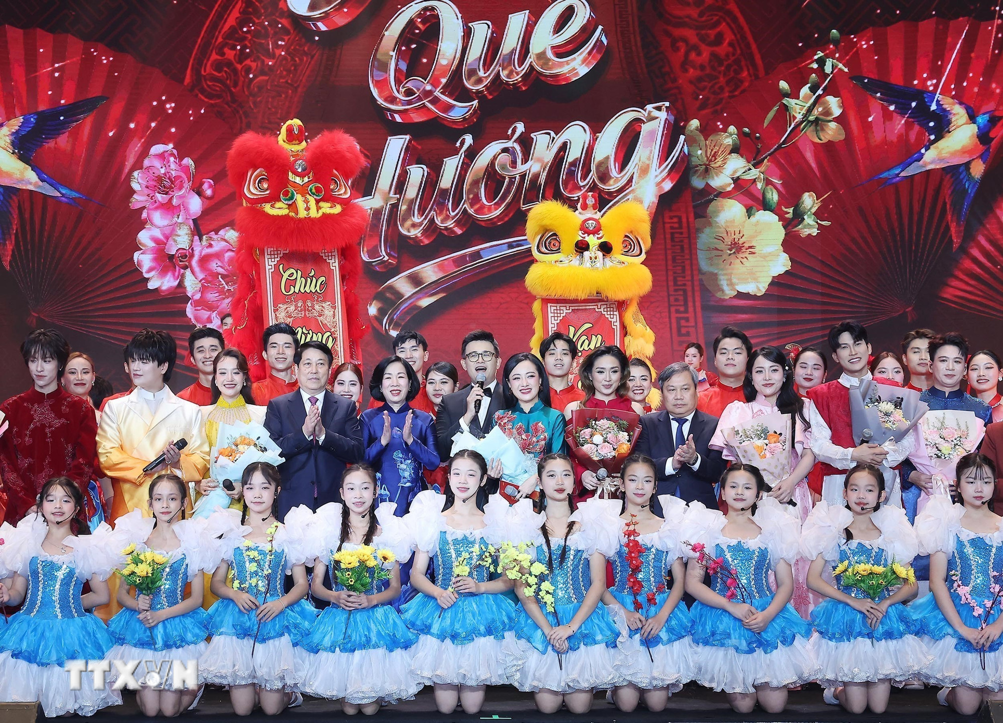 ttxvn-chu-tich-nuoc-du-chuong-trinh-nghe-thuat-dac-biet-xuan-que-huong-2026-8581432-1.jpg