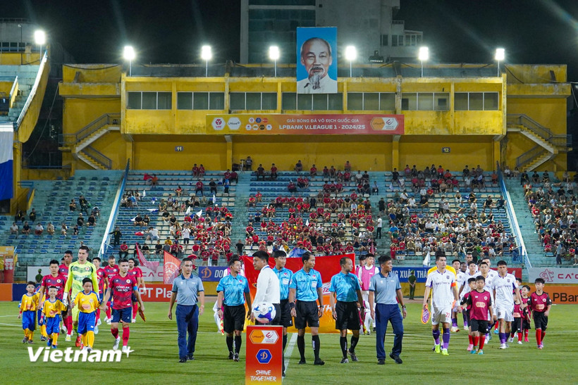 Các trận đấu thuộc vòng 17 V-League 2024-2025 và vòng 13 Giải hạng Nhất Quốc gia 2024-2025 sẽ đổi lịch thi đấu từ ngày 5/4 sang ngày 6/4/2025. (Ảnh: Việt Anh/Vietnam+)