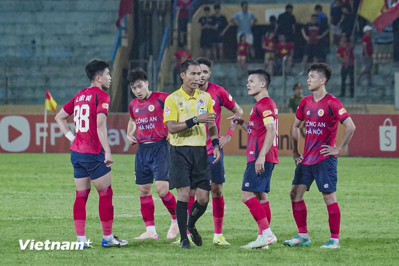 Liên đoàn bóng đá Việt Nam (VFF) chỉ đạo tăng cường công tác tổ chức các lượt trận cuối mùa giải 2024-2025, đặc biệt là công tác trọng tài. (Ảnh: Việt Anh/Vietnam+)