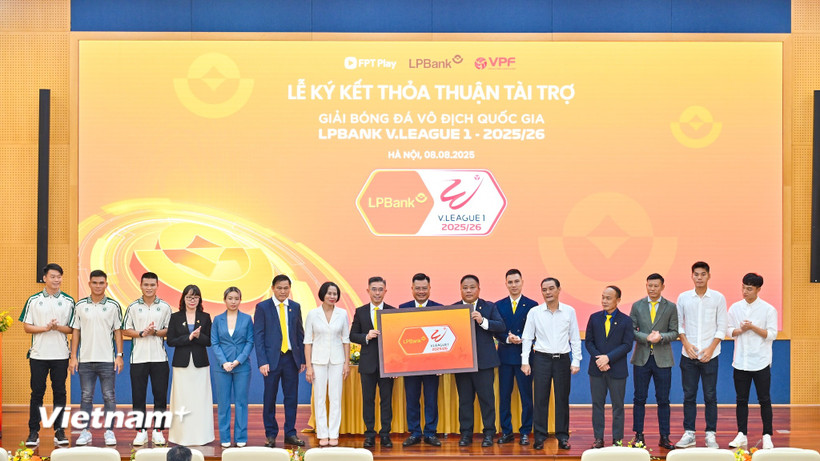 Ngân hàng Lộc Phát (LPBank) tiếp tục giữ vai trò là Nhà tài trợ chính của Giải Bóng đá Vô địch Quốc gia V-League 2025/26. (Ảnh: Việt Anh/Vietnam+)