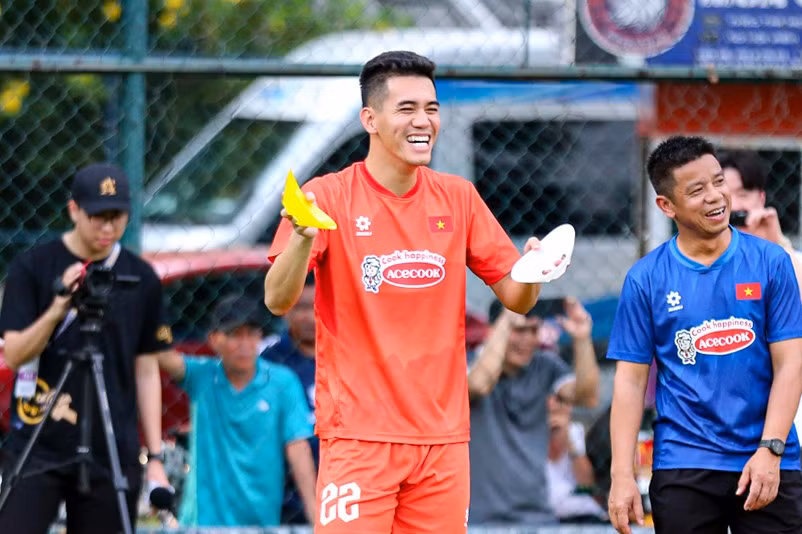 "Quả bóng Vàng Việt Nam 2024" Nguyễn Tiến Linh (áo đỏ) đã bình phục chấn thương và sẽ ra sân từ đầu trong trận đấu gặp Đội tuyển Lào. (Ảnh: VFF)
