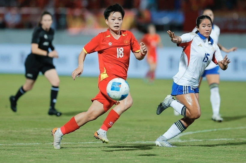 Đội tuyển Nữ Việt Nam để thua Philippines trong trận chung kết Bóng đá Nữ SEA Games 33. (Ảnh: TTXVN)