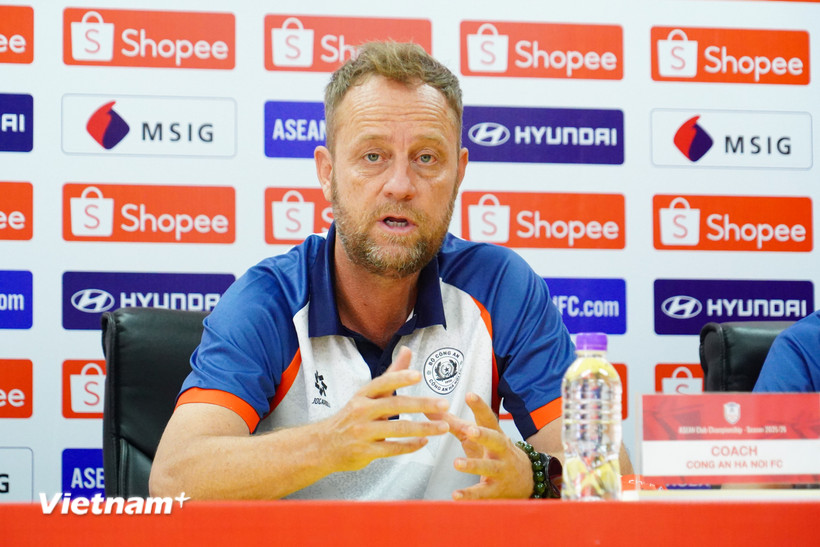 Huấn luyện viên Mano Polking đặt mục tiêu cùng Công an Hà Nội giành chiến thắng ở lượt trận thứ 2 vòng bảng Shopee Cup. (Ảnh: Việt Anh/Vietnam+)