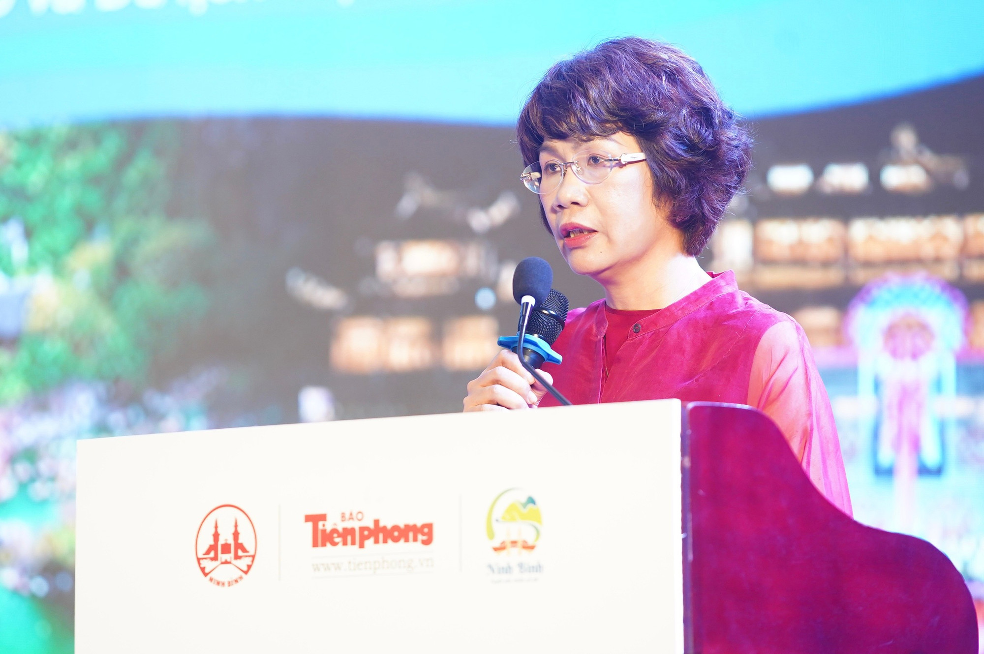 Phó Giáo sư-Tiến sỹ Nguyễn Thị Thu Phương, Viện trưởng Viện Văn hóa, Nghệ thuật, Thể thao và Du lịch phát biểu tại hội thảo. (Ảnh: PV/Vietnam+) dsc04741.jpg