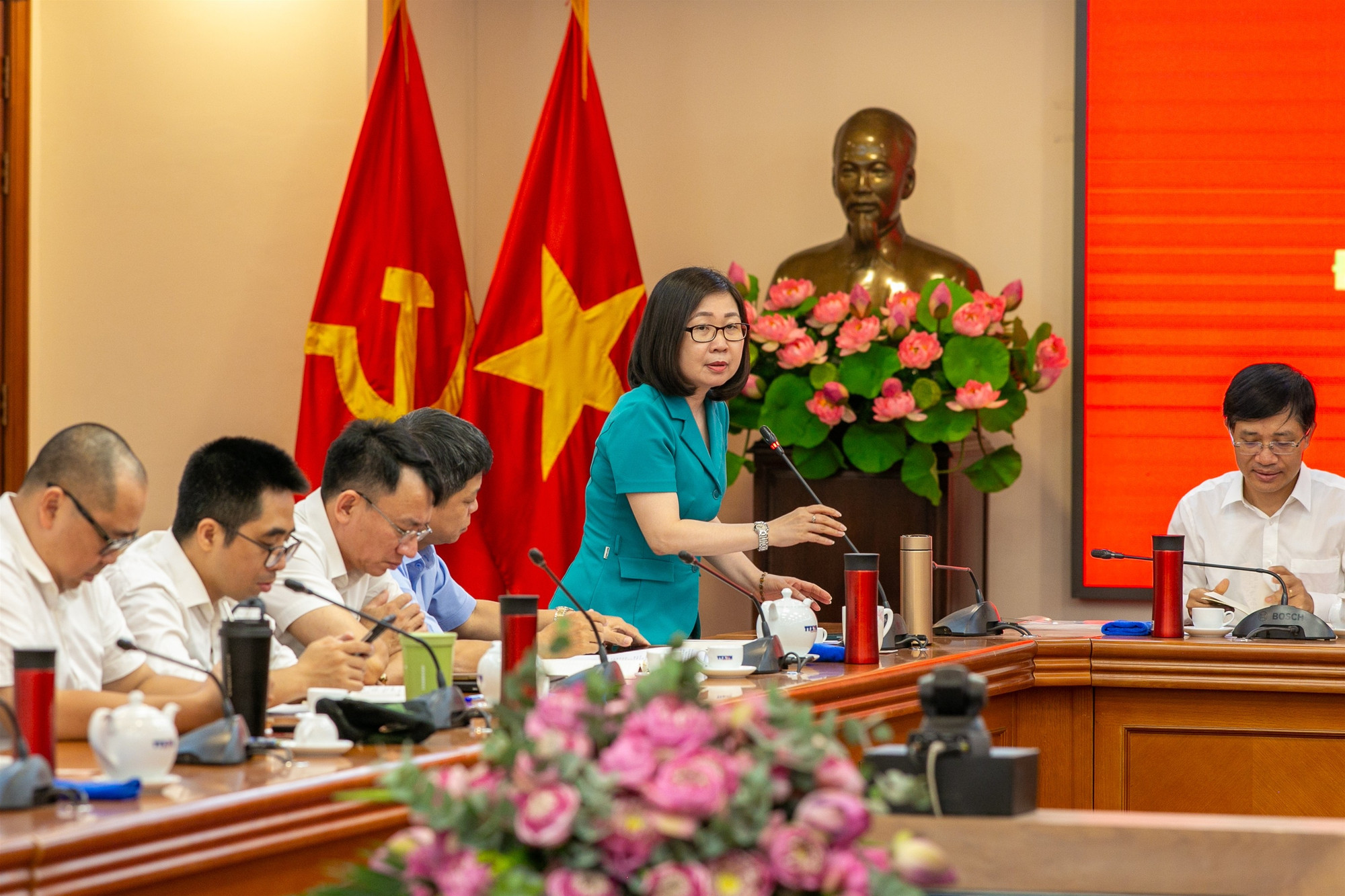Đồng chí Đoàn Thị Tuyết Nhung, Ủy viên Ban Thường vụ Đảng ủy, Phó tổng giám đốc TTXVN phát biểu tại Đại hội Đảng bộ Ban biên tập tin Thế giới nhiệm kỳ 2025-2030, ngày 20/5/2025. xx-7257.jpg