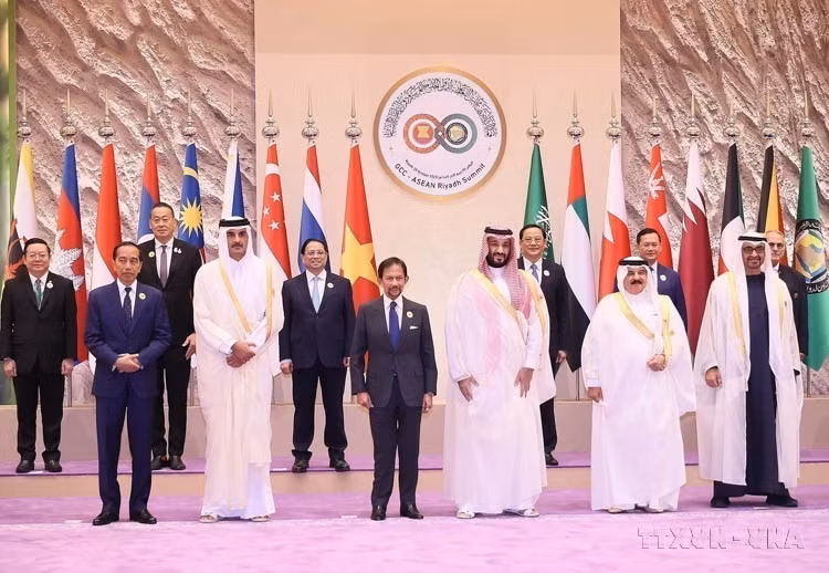 vna-potal-viet-nam-dong-gop-tich-cuc-chu-dong-va-co-trach-nhiem-vao-su-phat-trien-cua-asean-8164469.jpg