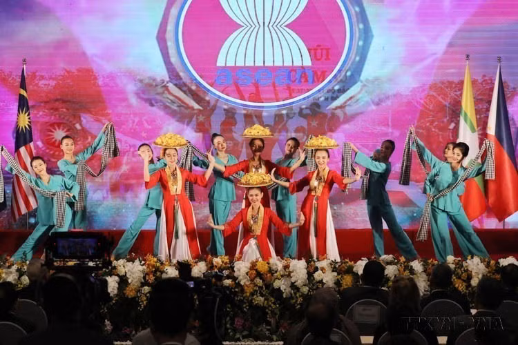 vna-potal-viet-nam-dong-gop-tich-cuc-chu-dong-va-co-trach-nhiem-vao-su-phat-trien-cua-asean-8164405.jpg