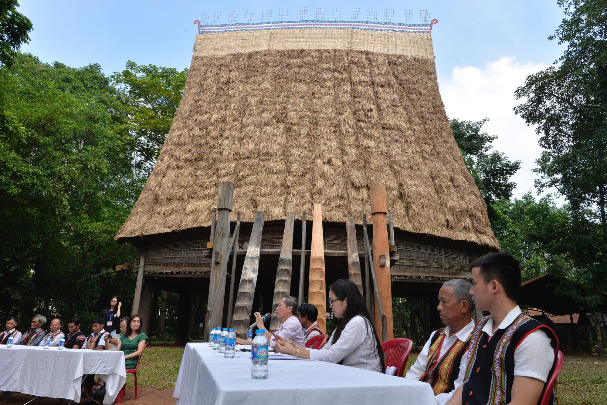 Het gemeenschapshuis gerestaureerd door het Ba Na-volk in het Vietnamese Museum voor Volkenkunde. (Foto: PV/Vietnam+) z7145469228600-069b375a090294d5c8d0ba969b9f135b.jpg