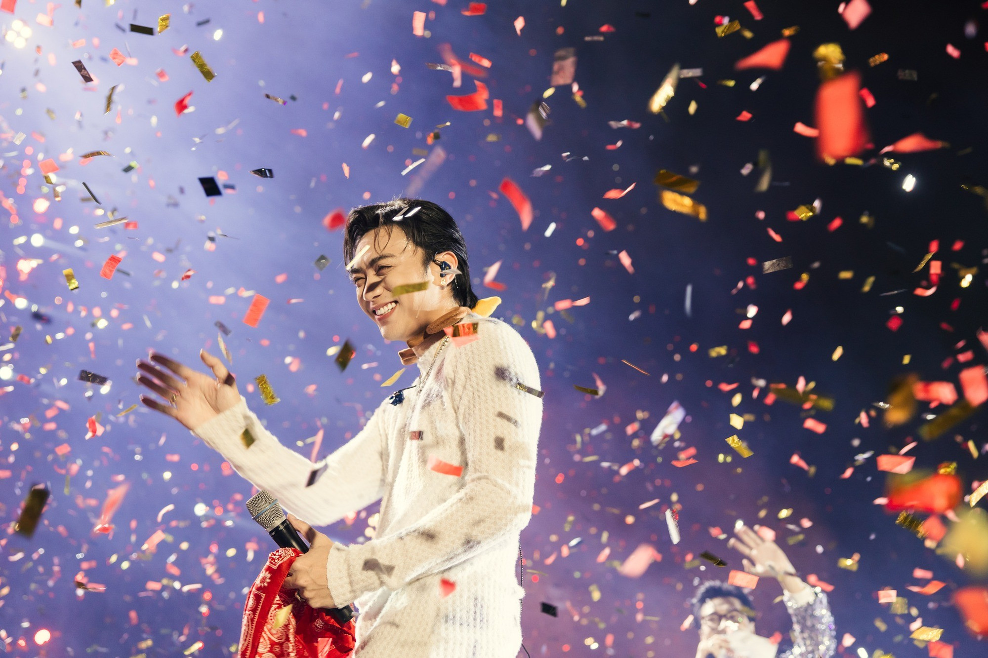 Với những sáng tạo cá nhân và nỗ lực quảng bá văn hóa dân tộc thông qua âm nhạc, SOOBIN đã được vinh danh là một trong 10 Gương mặt trẻ Việt Nam tiêu biểu năm 2024. (Ảnh: FBNV)