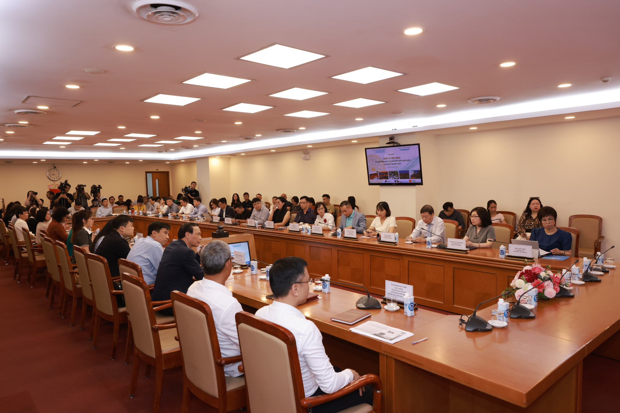 Quang cảnh tọa đàm. (Ảnh: PV/Vietnam+) tvv-0400.jpg