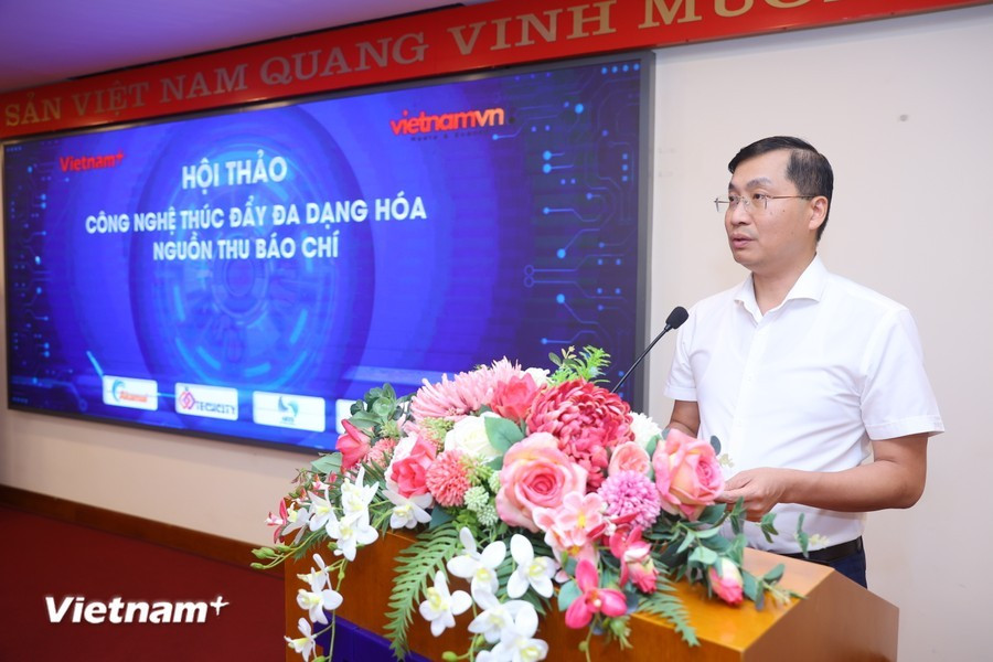 Tổng Biên tập Báo Điện tử VietnamPlus Trần Tiến Duẩn phát biểu tại Hội thảo 'Công nghệ thúc đẩy đa dạng hóa nguồn thu báo chí.' (Ảnh: PV/Vietnam+) trantienduan.jpg